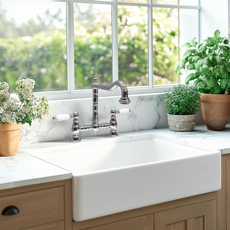 PB Nostalgická kuchynská batéria v chróme s pravouhlým výtokom a bielymi rukoväťami PBN.CHR.H.WH