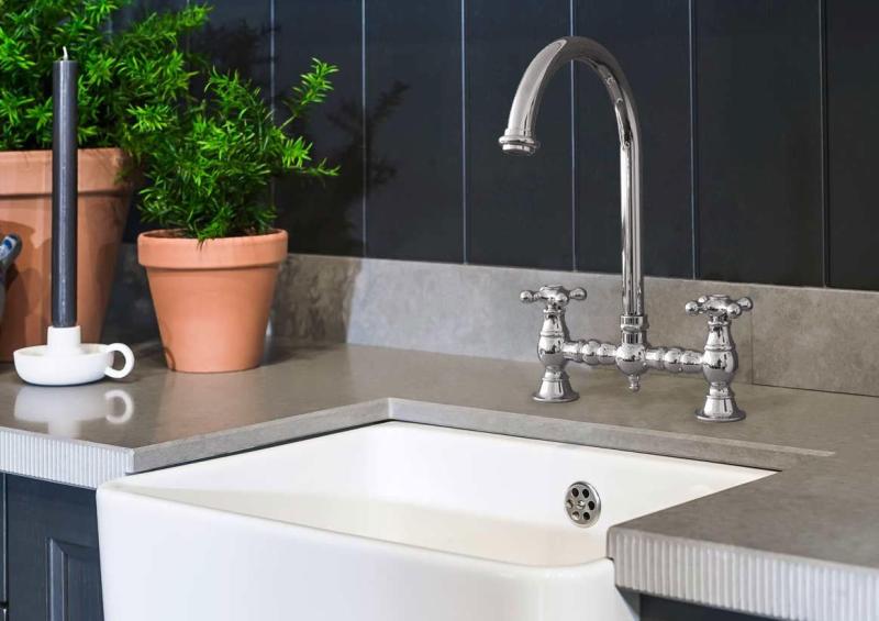 PB Nostalgická kuchynská batéria mostová Chróm, okrúhly výtok so stlačenými rukoväťami PBN.CHR.R.ST.