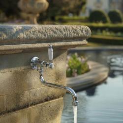 PB klasický nástenný fontánový kohútik s bielou rukoväťou, studenou vodou a dlhým výtokom, chróm 1208853612