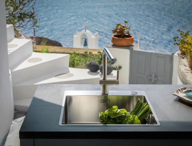 Franke masívna nerezová kuchynská batéria Atlas Neo otočný výtok 115.0521.435