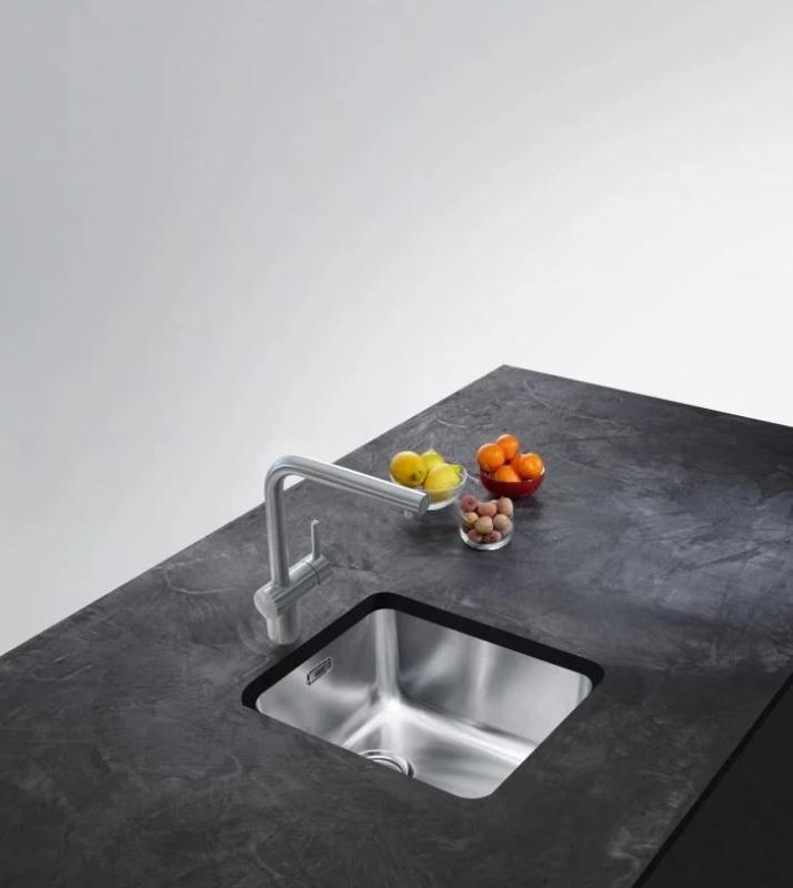 Franke masívna nerezová kuchynská batéria Atlas Neo otočný výtok 115.0521.435