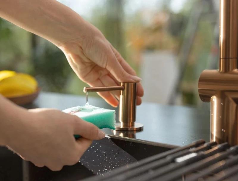 Franke Atlas medený vstavaný dávkovač mydla pvd copper 112.0717.104