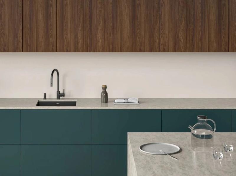 Franke kuchynská batéria Eos Neo s výsuvnou sprchovou hlavicou, kartáčovaná čierna 115.0613.671