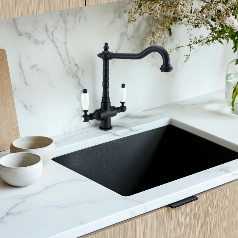 PB Nostalgický klasický vidiecky kuchynský kohútik matná čierna s bielymi rukoväťami 1208953912