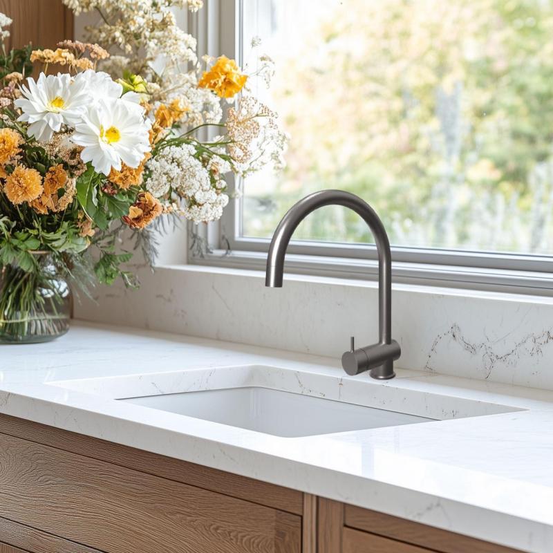 Waterevolution Flow kuchynská batéria PVD Gun metal s výsuvným výtokom T155GME