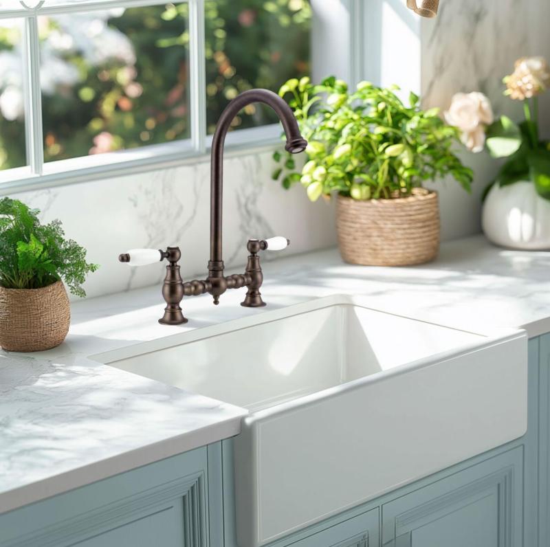 PB Nostalgická kuchynská batéria s tmavou bronzovou oblúkovou výtokovou rúrou a bielymi rukoväťami 1208954665