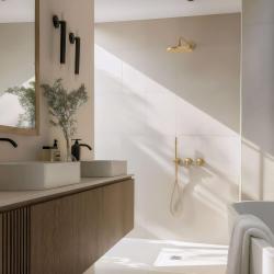 Waterevolution Flow vstavaná sprchová sada s termostatickou dažďovou sprchou a ručnou sprchou v brúsenom svetlom zlate PVD