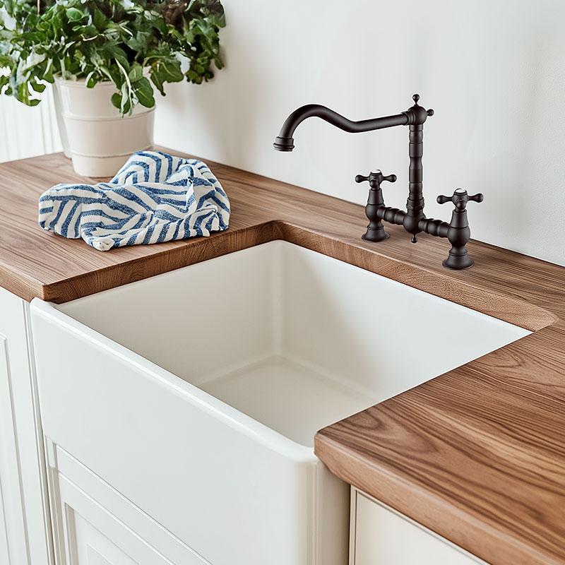 AquaTrimo Windsor 2-otvorová klasická kuchynská nostalgická mostová kuchynská batéria s pravouhlým výtokom čierna 21WS7653SW