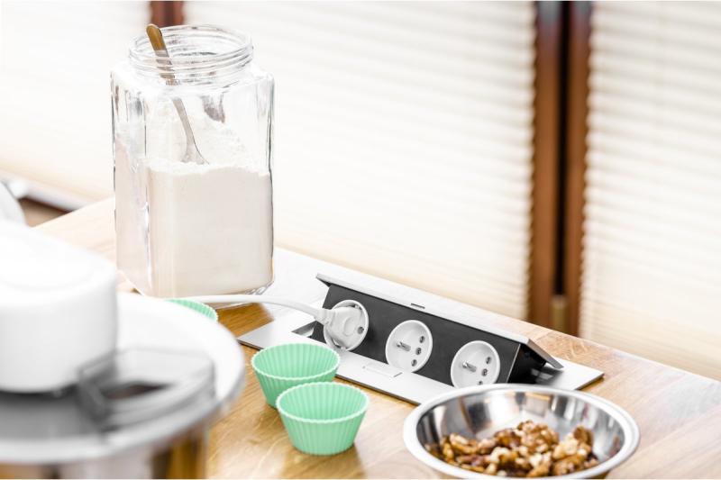 Obdĺžniková zapustená zásuvka 1208958683