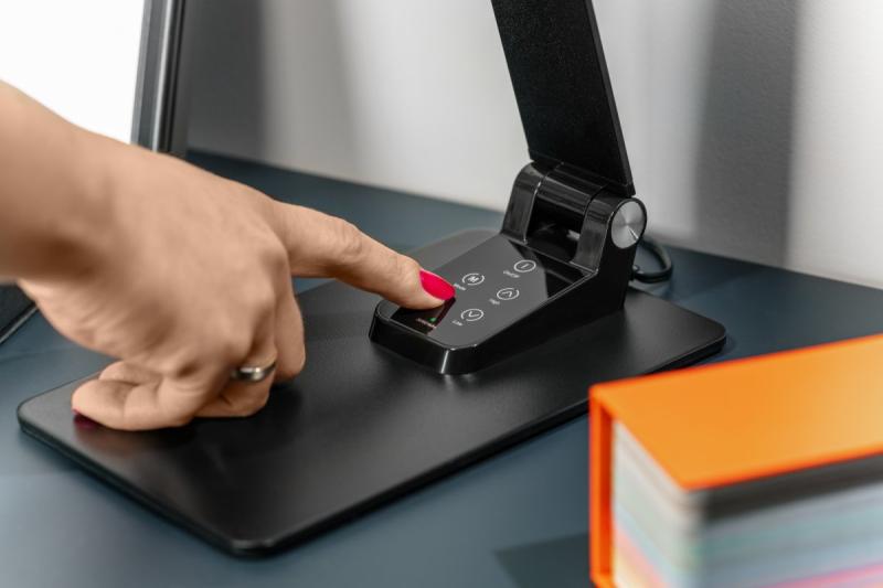 Dekoračná stolná lampa Loneos 12W 700lm AC220-240V 3-CCT 5-stupňové stmievanie RA>80 USB čierna 1208962502