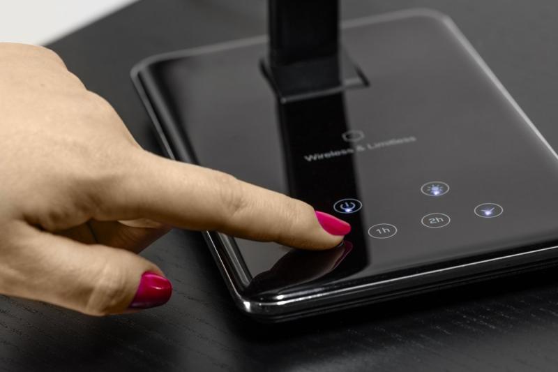 Decoračná stolová lampa Tritton 6W 340lm AC220-240V 4-CCT Bezdrôtové nabíjanie USB PF>0,5 RA>80 čierna 1208962518