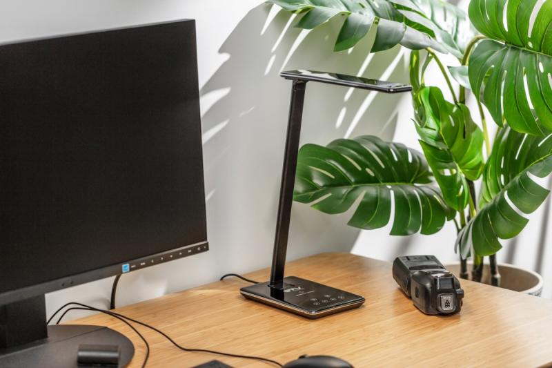 Decoračná stolová lampa Tritton 6W 340lm AC220-240V 4-CCT Bezdrôtové nabíjanie USB PF>0,5 RA>80 čierna 1208962518