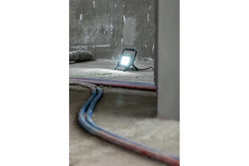 LED reflektor iNEXT (prenosný) 30W 2400lm, PF>0,9, RA>80, IP65, 120°, 6400K, čierne telo 1208962861