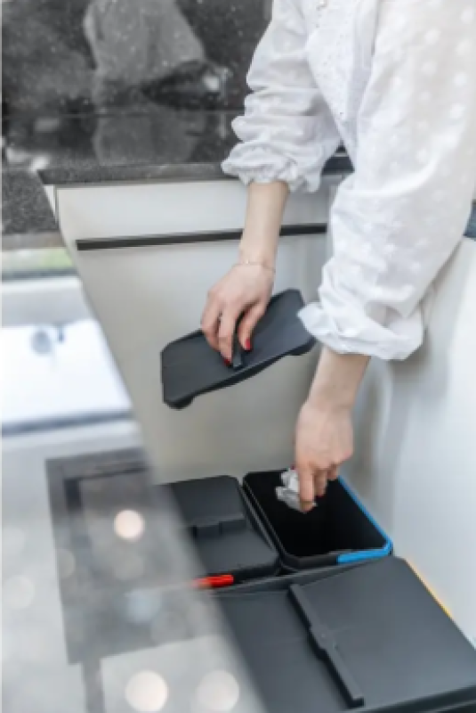 Garbi Basket B-60-3 triediaci odpadkový systém pre zásuvku 60 cm vrátane držiaka a 3 odpadkových košov 1208964399.