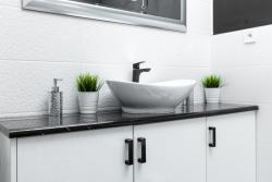 Hliníkové držadlo ARES C=160 mm čierne 1208965474