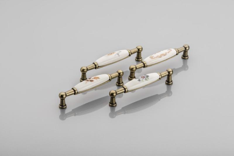 Porcelánová rukoväť 728B C=96mm antická mosadz K-wheet 1208965695