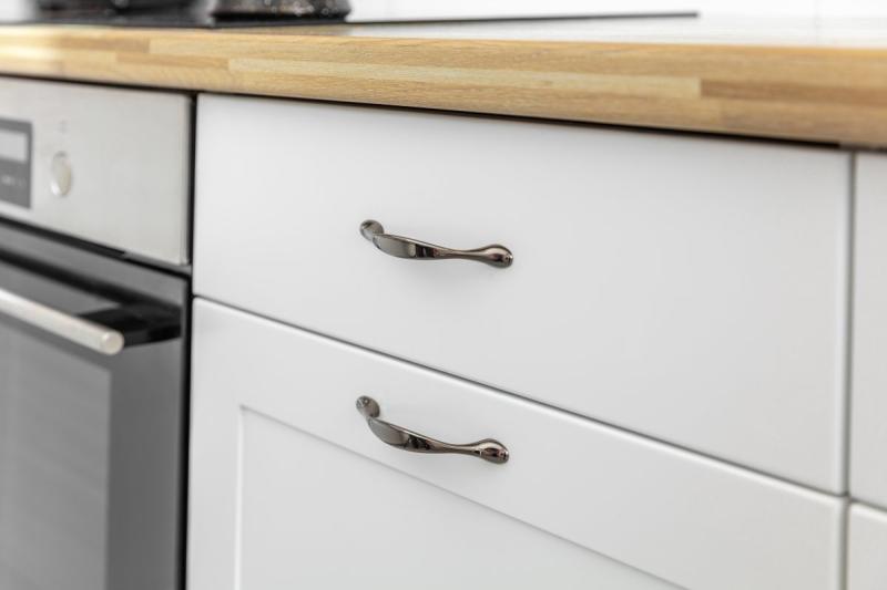 Rukoväť Zamak CAMAIO C=128mm čierna chrómová 1208965927