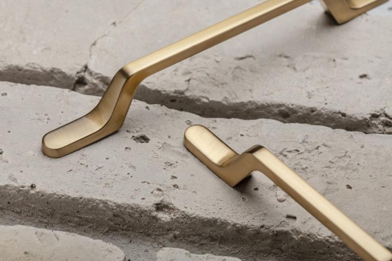 Rukoväť Zamak FLAVIO C=128 mm zlatá mosadz 1208966014