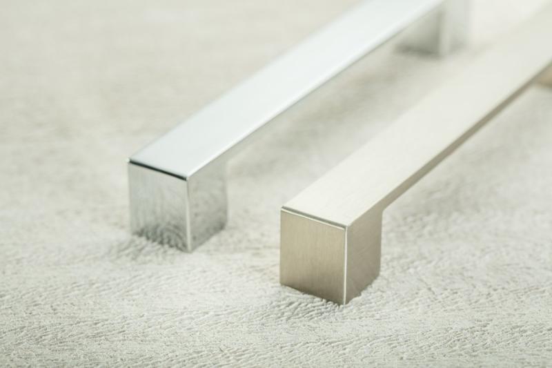 Kovová rukoväť MODENA, C = 128 mm, chróm 1208966116