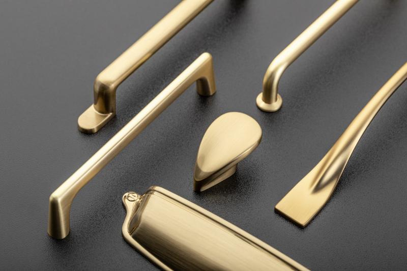 Rukoväť Zamak OTTO C = 160 mm šampanské 1208966181