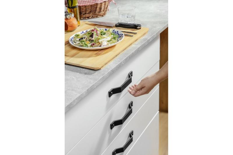 Rukoväť z zliatiny Zamak STEP C = 160 mm čierna matná 1208966205