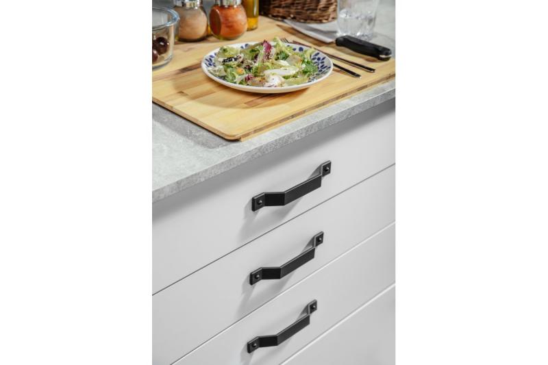 Rukoväť z zliatiny Zamak STEP C = 160 mm čierna matná 1208966205