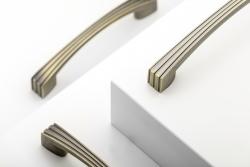 Zamaková rukoväť VASTO C=96 mm, antiková leštená mosadz 1208966228