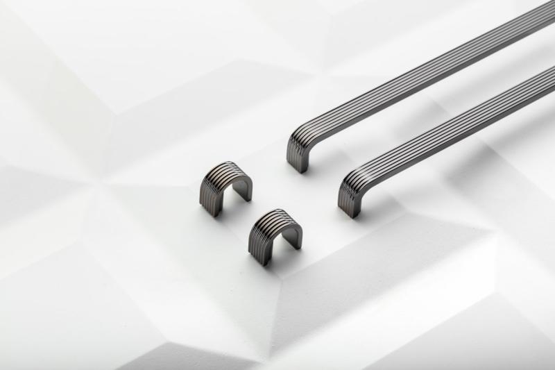 Zamaková rukoväť Shape art VETA C=160 mm čierna chrómová 1208966236