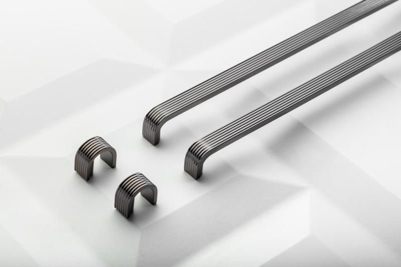 Zamaková rukoväť Shape art VETA C=160 mm čierna chrómová 1208966236