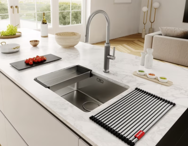 Franke Mythos Masterpiece kuchynská batéria s J výtokom, vysúvateľnou sprchovou hlavicou, úplne z nehrdzavejúcej ocele 115.0711.554