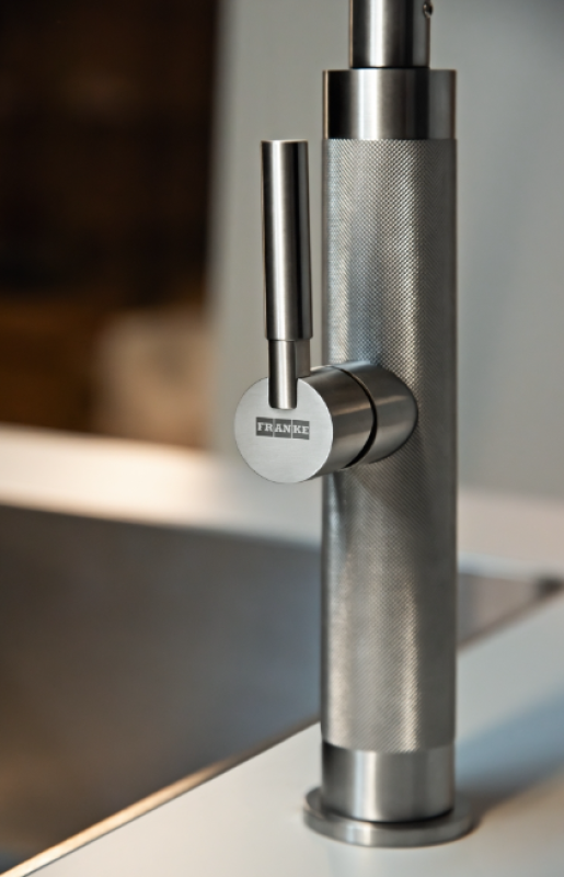 Franke Mythos Masterpiece kuchynská batéria s J výtokom, vysúvateľnou sprchovou hlavicou, úplne z nehrdzavejúcej ocele 115.0711.554