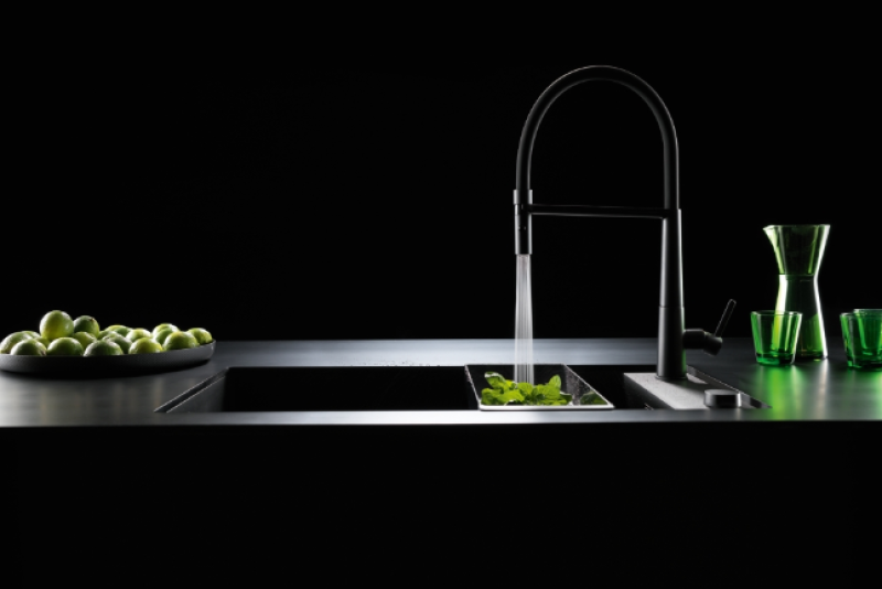 Franke Icon Jednopáková Kuchynská Batéria s Flexibilnou Ručnou Sprchou, Čierna 115.0690.598