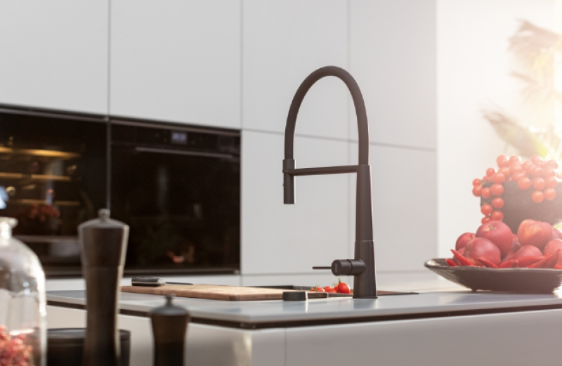 Franke Icon Jednopáková Kuchynská Batéria s Flexibilnou Ručnou Sprchou, Čierna 115.0690.598