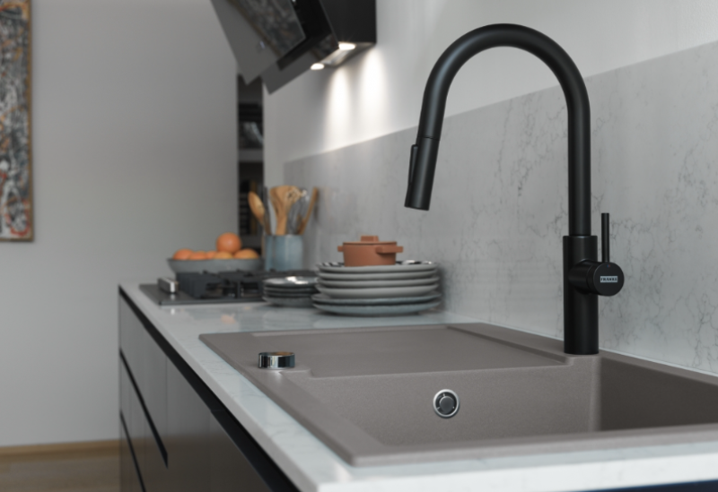 Franke Pescara J Jednopáková Batéria Čierna s Vytiahnuteľným Výtokom a Sprejovým Režimom 115.0575.968