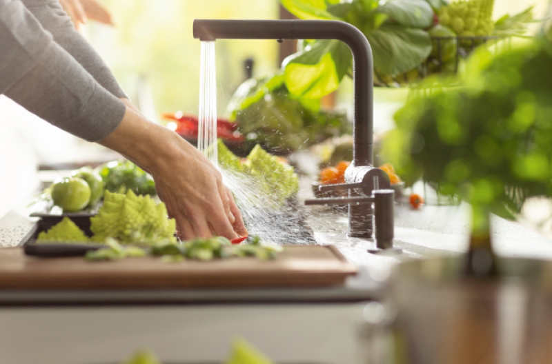 Franke Active Twist Jednopáková batéria Čierna s výsuvným výtokom a integrovaným ovládaním odpadu 115.0669.769