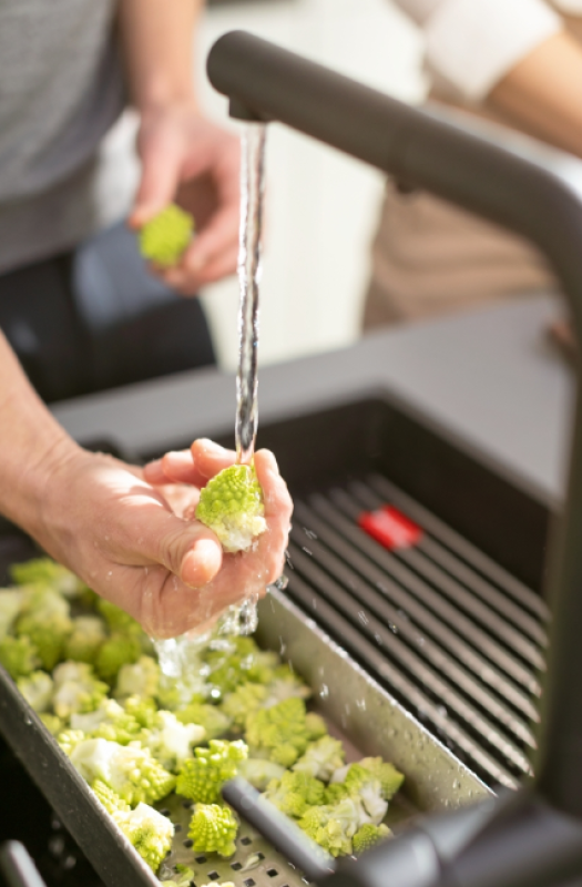 Franke Active Twist Jednopáková batéria Čierna s výsuvným výtokom a integrovaným ovládaním odpadu 115.0669.769