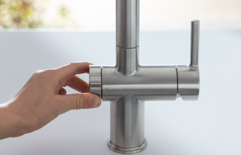 Franke Active Twist Jednopáková Batéria Nerez s Vytiahnuteľnou Hubicou a Integrovaným Ovládaním Odpadu 115.0653.505