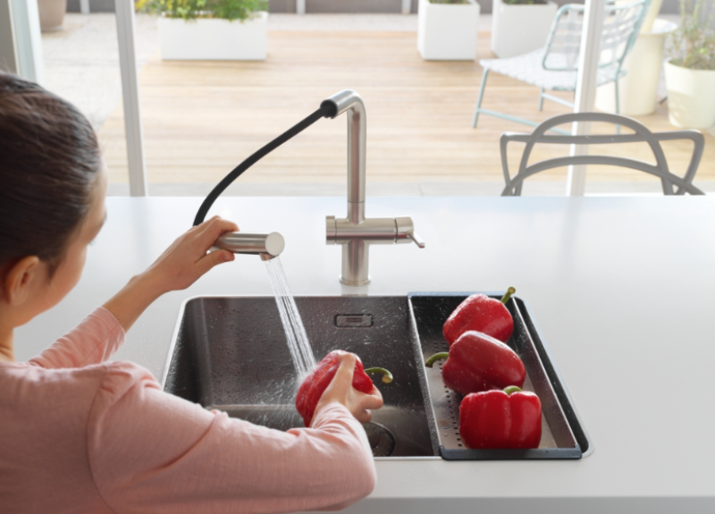 Franke Active Twist Jednopáková Batéria Nerez s Vytiahnuteľnou Hubicou a Integrovaným Ovládaním Odpadu 115.0653.505