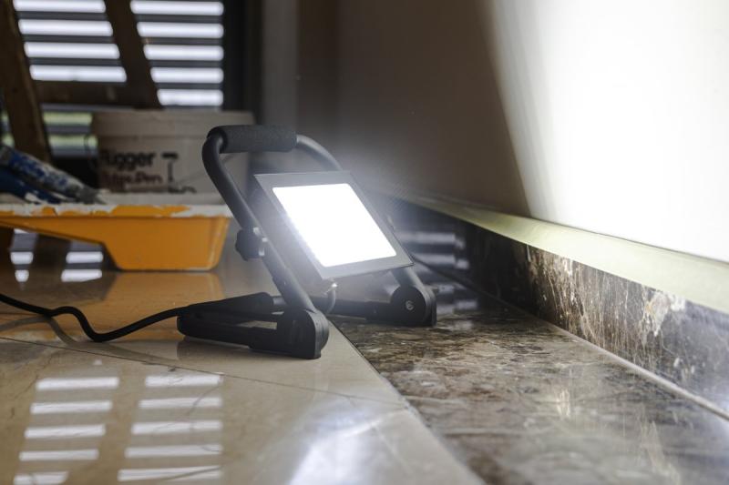 NELI Prenosný Reflektor, LED, 30W, 2700lm, 6400K, AC220-240V, IP65, 1,5m kábel