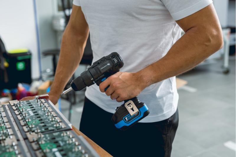 HÖGERT silný akumulátorový skrutkovač 18V pre drevo a kov