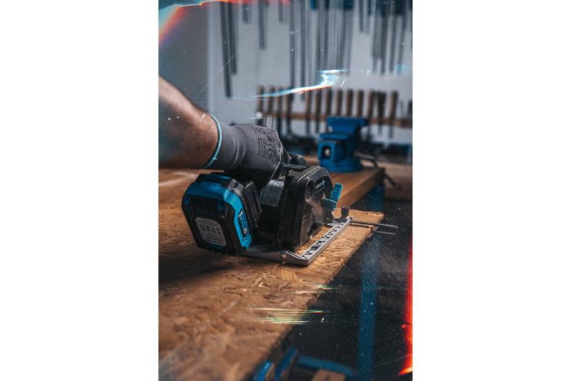 HÖGERT akumulátorová kotúčová píla, 18V, bez batérie, s pripojením na vysávač.