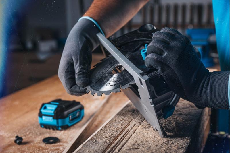 HÖGERT akumulátorová kotúčová píla, 18V, bez batérie, s pripojením na vysávač.