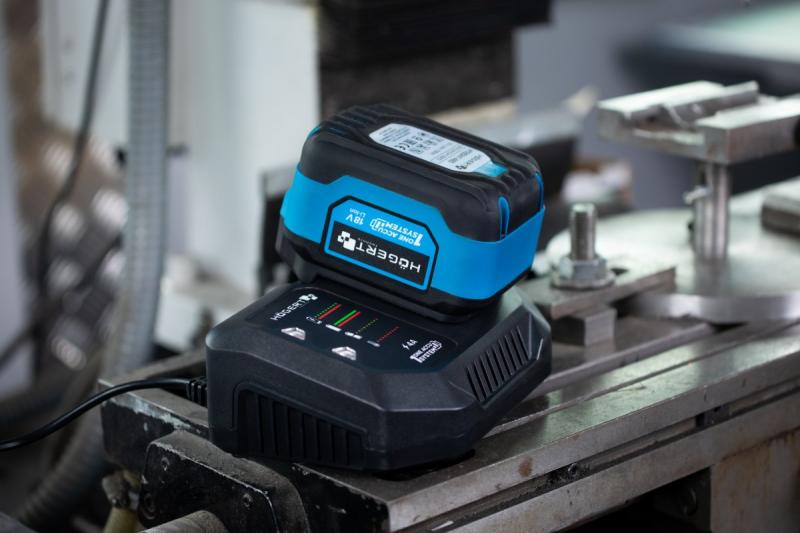 HÖGERT rýchlonabíjačka pre batériu 6A 18V.