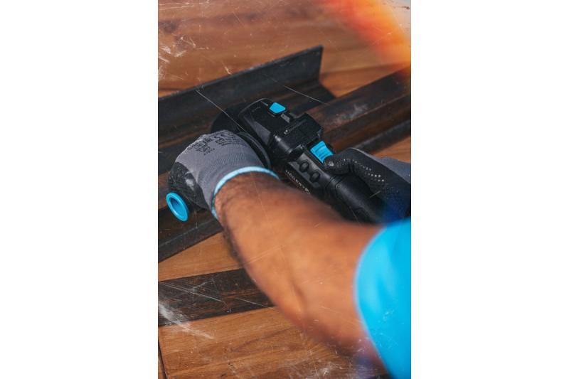 HÖGERT Akumulátorová uhlová brúska s pákovým spínačom, 125MM, 18V, set s batériou, nabíjačkou, príslušenstvom