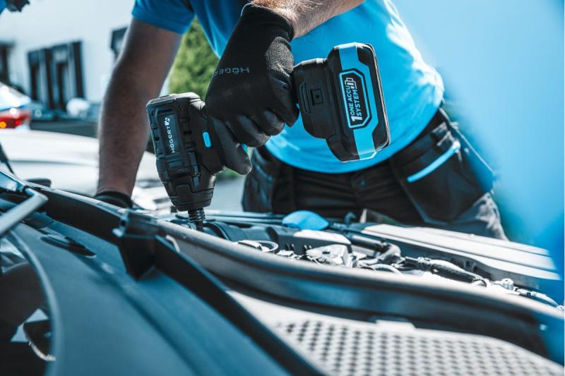 HÖGERT Bezuhlíkový akumulátorový žehlička 18V, sada s akumulátorom, nabíjačkou a príslušenstvom