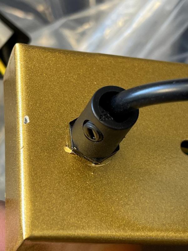 OUTLET Poškodený rám Dekorácia Avelin lampa na zavesenie so zlatým obdĺžnikovým rámom šírka 80 cm 2287