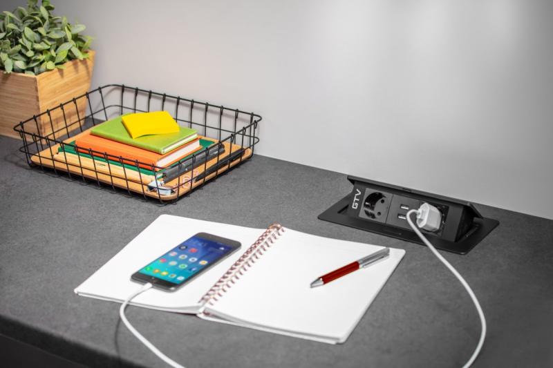 Predlžovací kábel na stôl SOFT 2x zásuvka Schuko, USB 2.1A, napájací kábel s konektorom, čierny