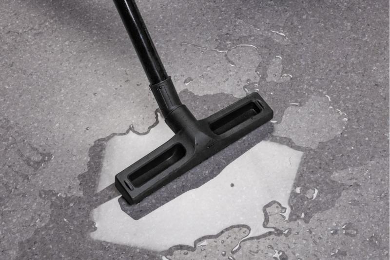 Mokrý a suchý univerzálny vysávač 20 l