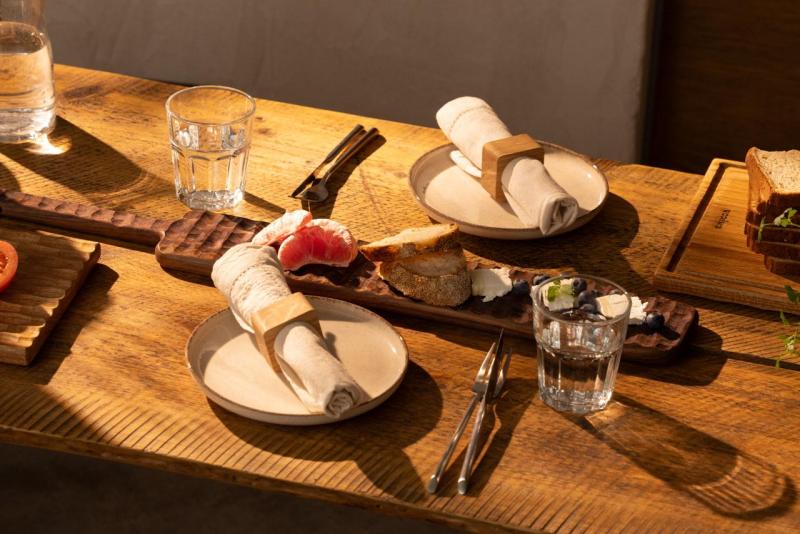 Woodsea Dunes Walnut - Servírovacia doska z orehového dreva 70x10cm 1208971549