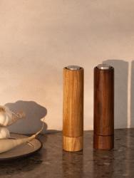 Woodsea Upside Down Walnut - Orechový drevený mlynček na soľ Ø5.4x22.5 cm 1208971593